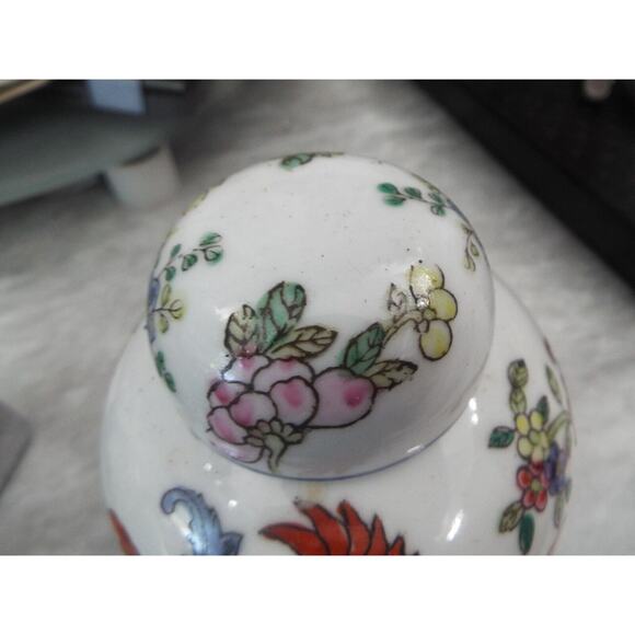 Vintage Floral Hand Painted Porcelain Small Ginger Jar Macau 4.5" - Picture 4 of 8